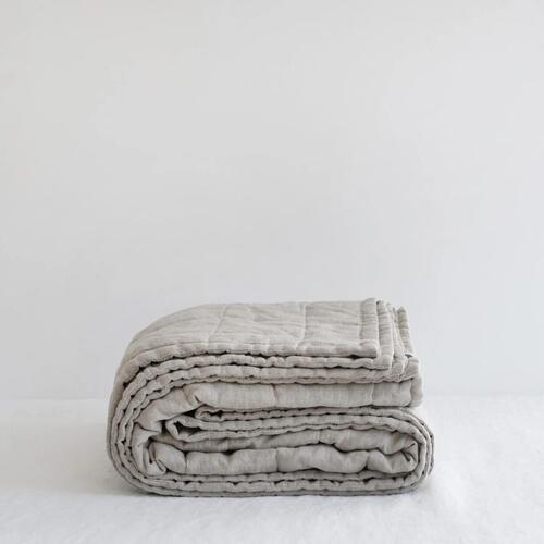 Why Are Linen Blankets Gaining Popularity in Modern Homes?